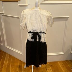 Beautiful black-and-white dress well fitted with a waist tie size 6